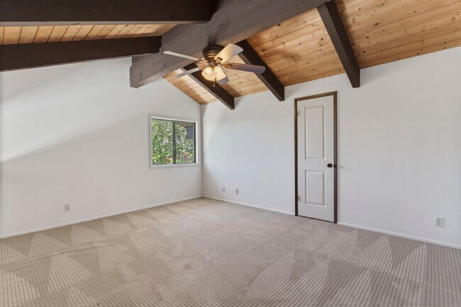 Building Photo - Completely Remodeled 3 Bed/3 Bath with Exp...