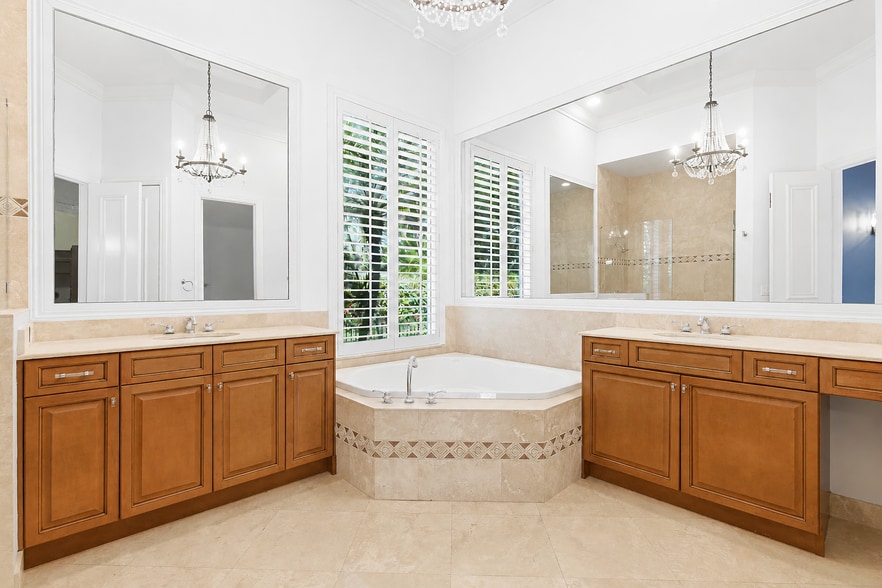 Master Bath - 17550 Circle Pond Ct