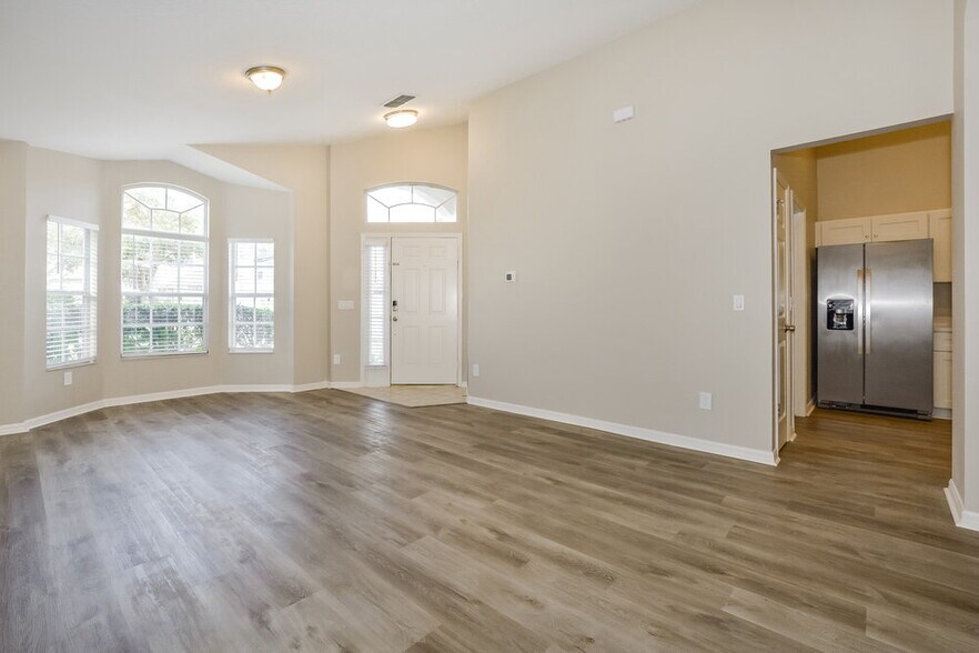 Building Photo - 813 Rogers Ct