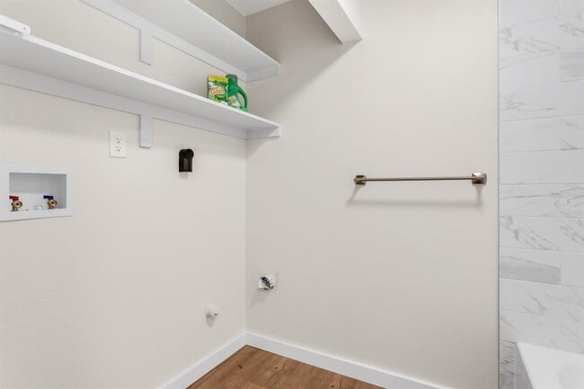 Building Photo - 14717 Sunset St