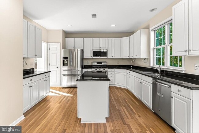 Building Photo - 47497 Saulty Dr