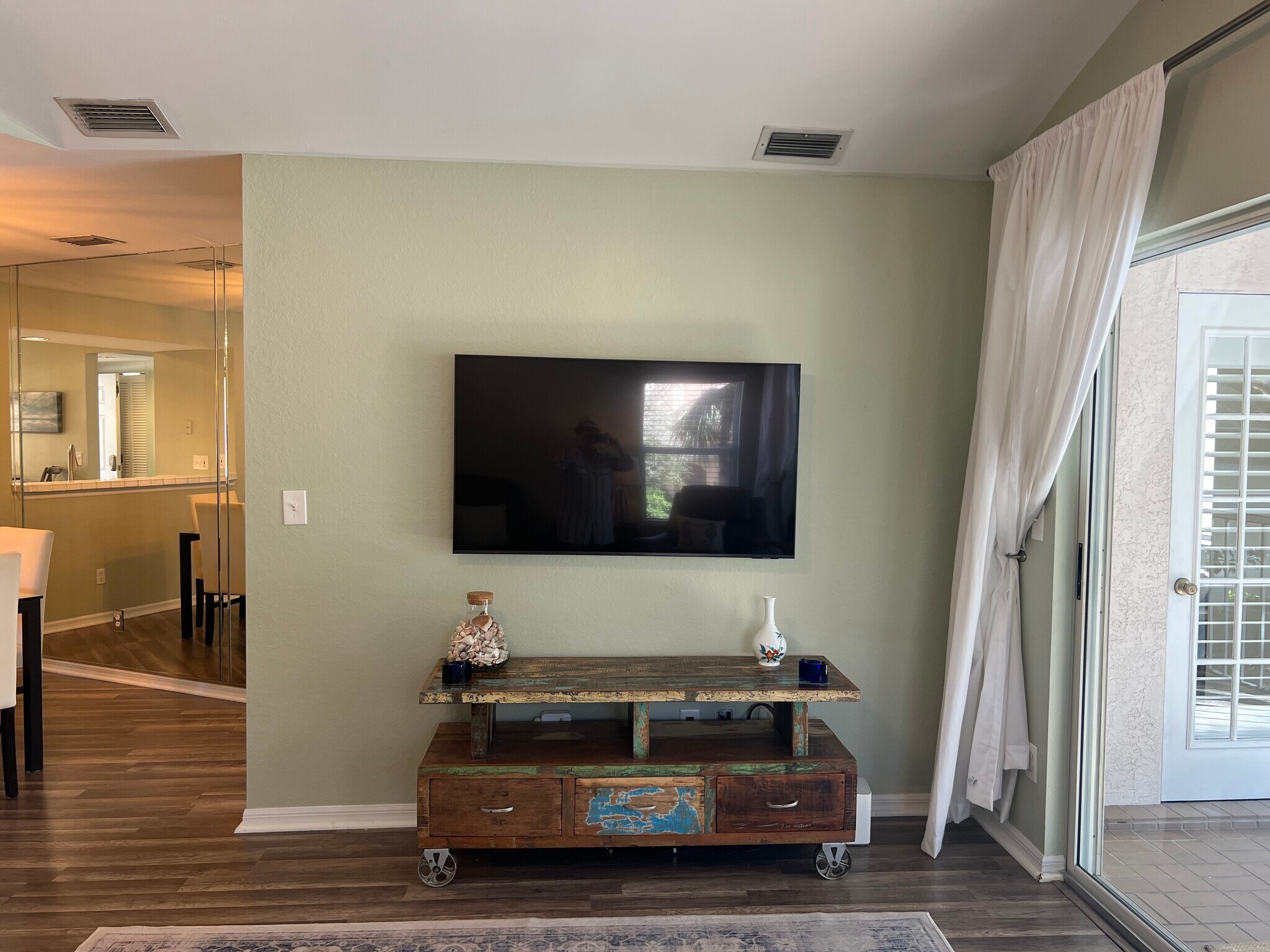 Den - 1096 Woodshire Ln