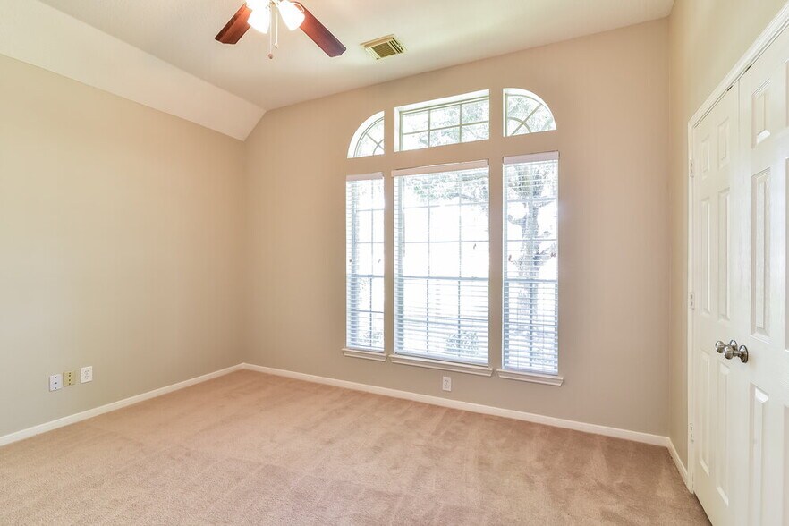 Building Photo - 2730 Hazy Creek Dr