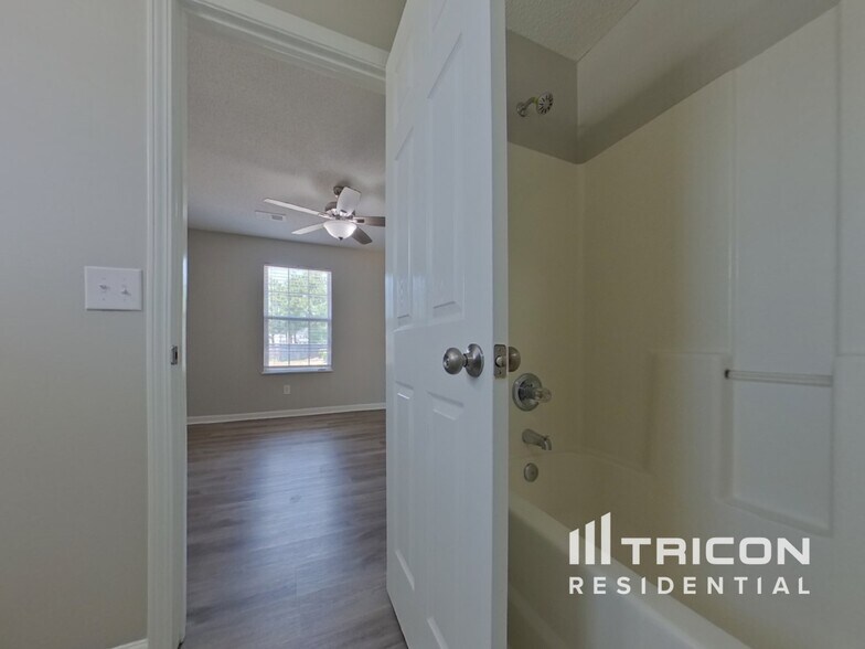 Building Photo - 4 Sterling Ridge Ct