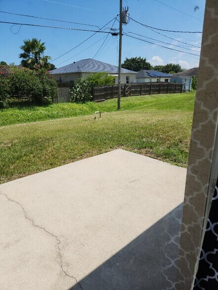 Building Photo - 7846 100th Ave