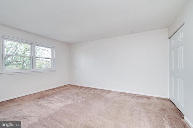 Building Photo - 2912 State Hill Rd