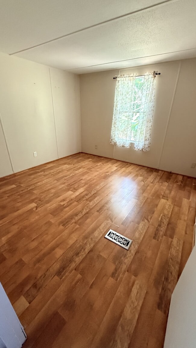 Building Photo - 284 Speedway Dr
