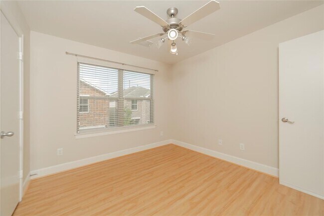 Building Photo - 3718 Main Aspen Dr