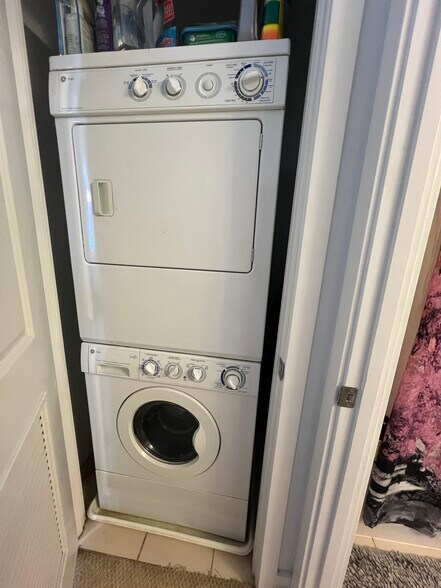 Washer/Dryer - 2001 15th St N