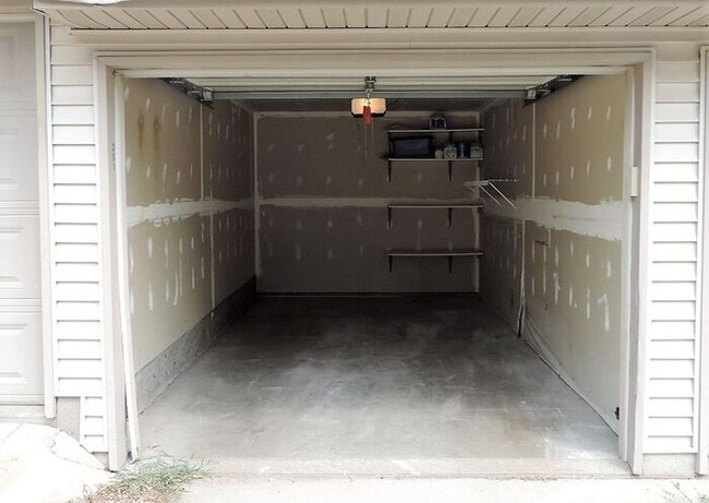 Building Photo - $1,250 | 2 Bedroom, 1 Bathroom Condo | Pet...
