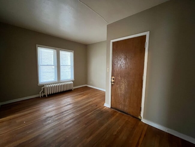 Building Photo - 468 N Herschel St
