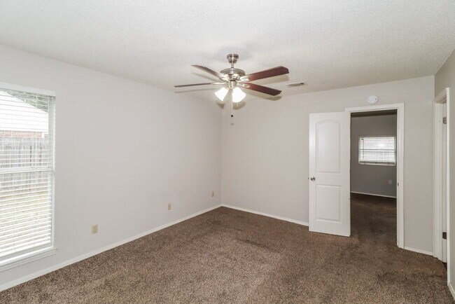 Building Photo - 6124 Kensington Cir