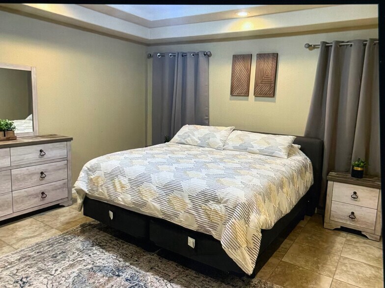 Tile floors, roomy bedrooms & closets - 3607 Sheraton Ave