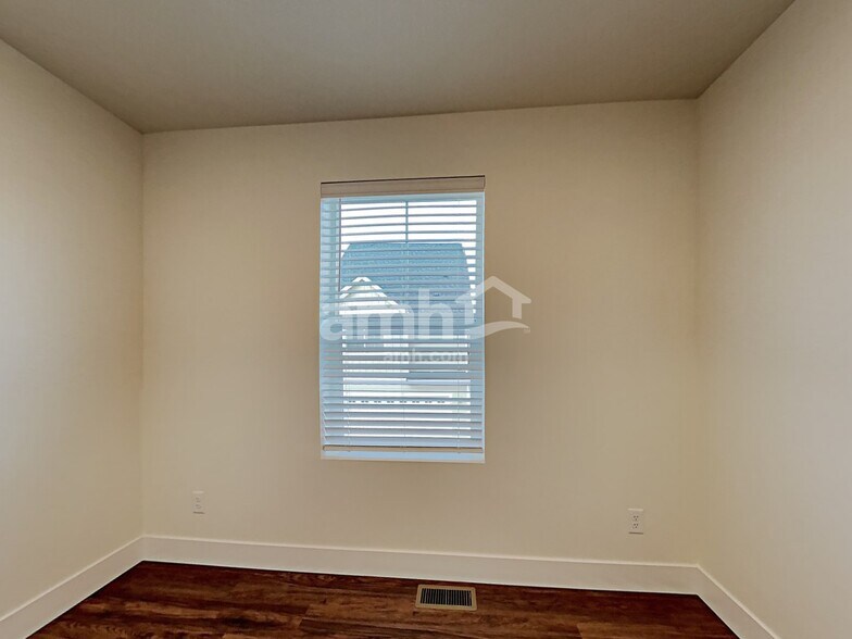 Building Photo - 33084 Ten Trails Pkwy