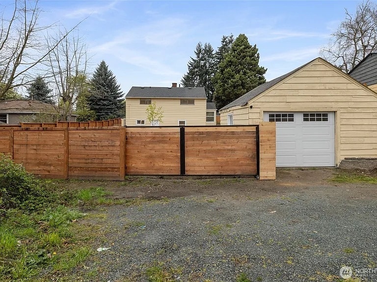 Building Photo - 7223 S 120th St