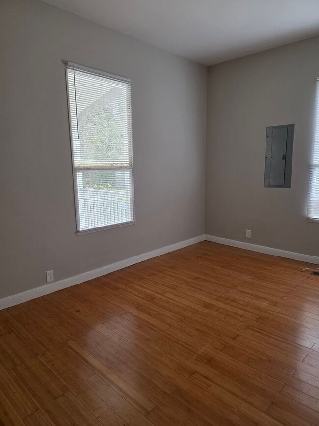 Building Photo - Spacious Downtown Monticello Home for rent