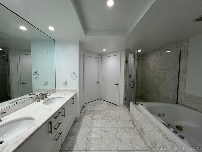 Building Photo - 1331 Brickell Bay Dr