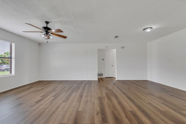 Building Photo - 4602 Ronald Dr