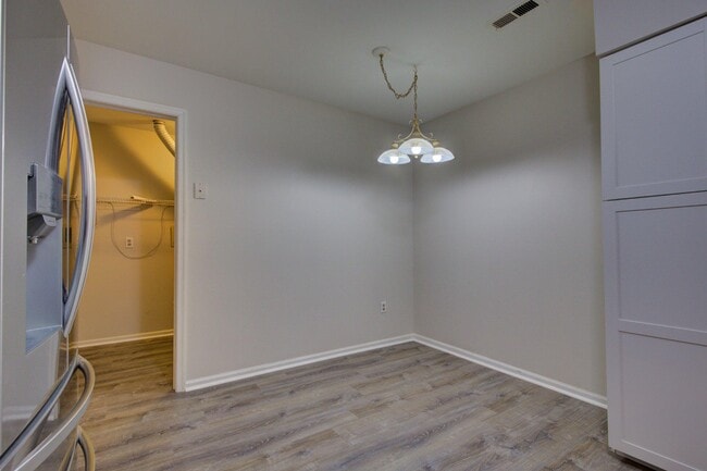 Building Photo - 1302 Foxmeadow Cir