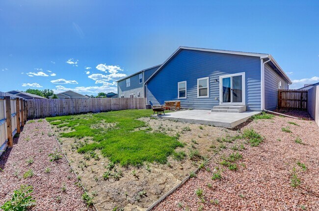 Building Photo - $2,295.95,  3 Bed, 2 Bath Home In Co Springs with Fenced in Yard!