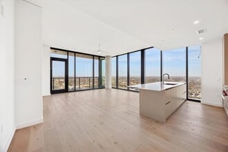 Building Photo - 610 Davis St