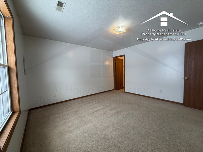 Building Photo - Gates Boulevard 2629–2631 Duplex