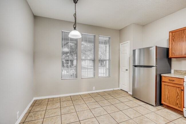 Building Photo - 6331 Scotchwood Dr