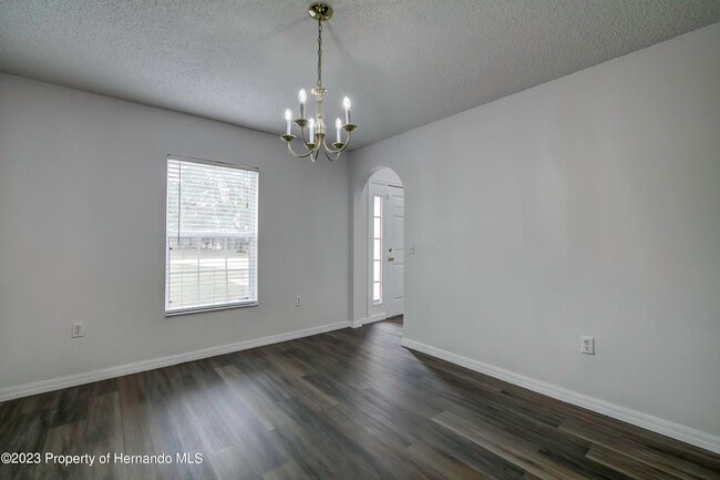 Building Photo - 6322 Grapewood Rd