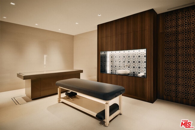 Building Photo - 9344 Nightingale Dr