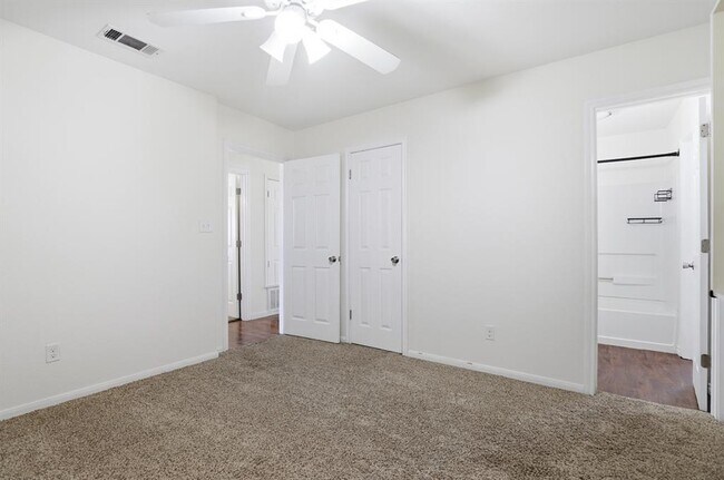 Building Photo - 128 Skyview Terrace