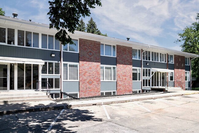 Building Photo - Spacious 3-Bedroom Apartment in Millard!