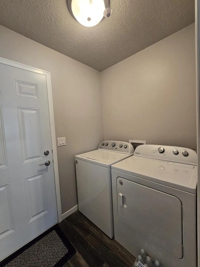 Building Photo - 6613 W 5th St