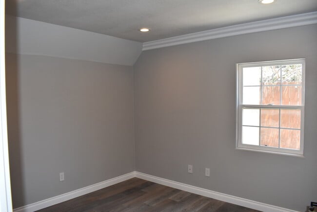 Building Photo - 3128 Marlborough Ave