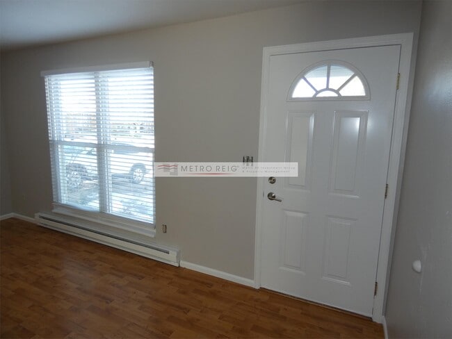 Building Photo - 890 Lilac St