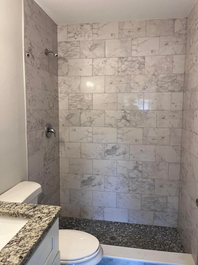 Building Photo - 8760 Lyndall Ln