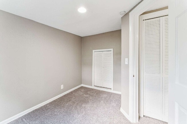 Building Photo - Charming 2 Bedroom, 2 Bath with Extra Loft Space Available Now!