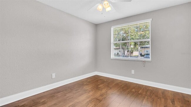 Building Photo - 203 80th Ave N