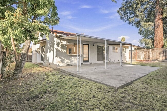 Building Photo - 6741 Altiplano Way