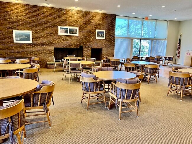 Building Photo - 404 Paradise Rd