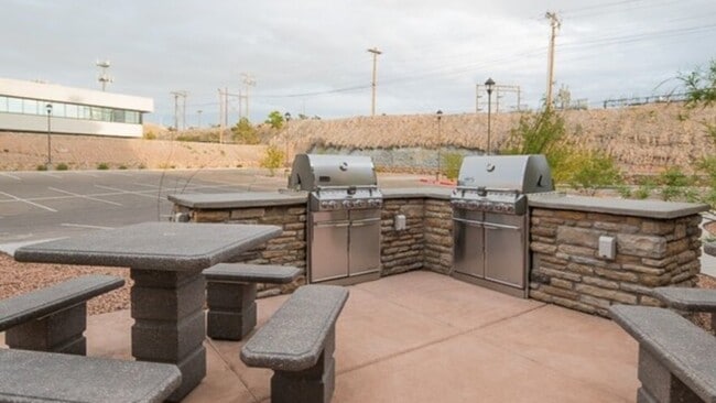 Building Photo - 140 W Castellano Dr