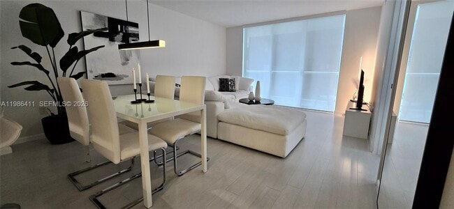 Building Photo - 347 N New River Dr E