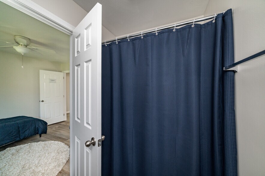 Crooked Run Bathroom - 598 Leesville Rd