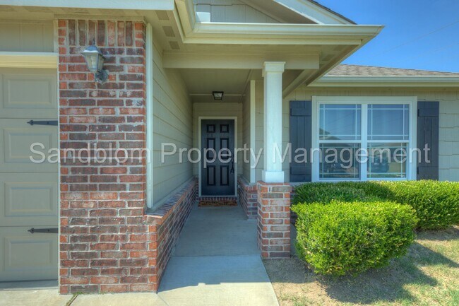 Building Photo - FOR LEASE | Jenks | 4 Bed, 2.5 Bath | $184...