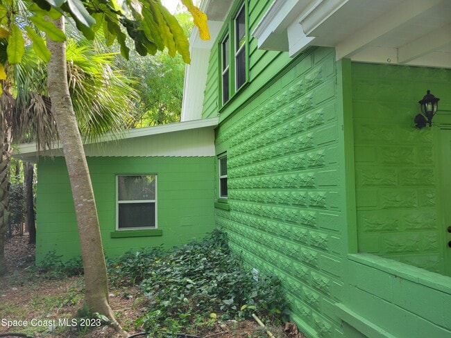 Building Photo - 874 Spiller St