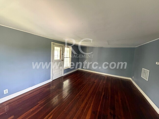 Building Photo - 526-3E Main-E