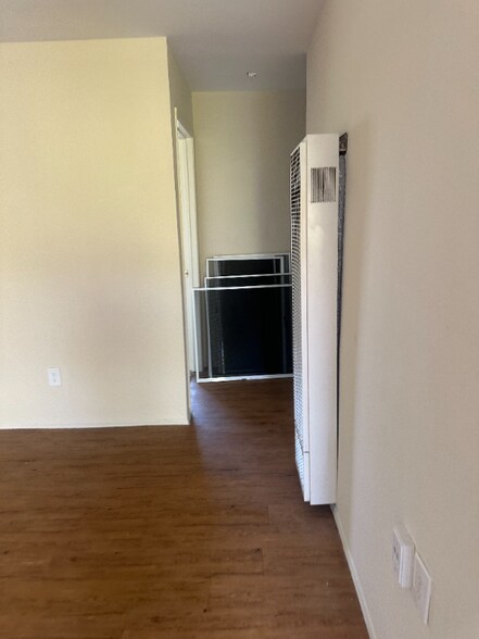 Building Photo - 552 Millar Ave