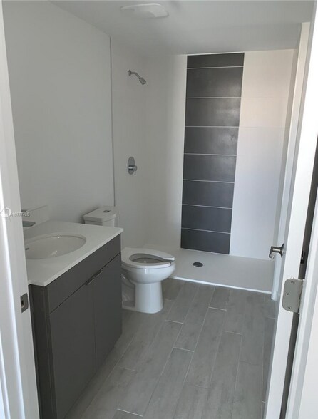 Building Photo - 321 NE 26th St