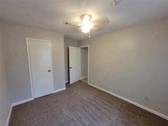Building Photo - 2205 Velma St