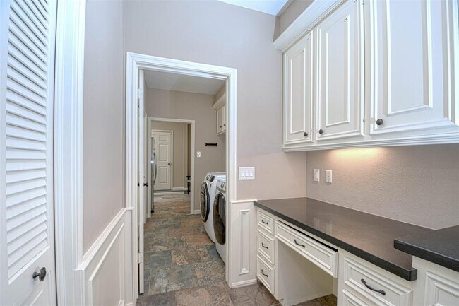 Building Photo - 41 Sweetleaf Ct