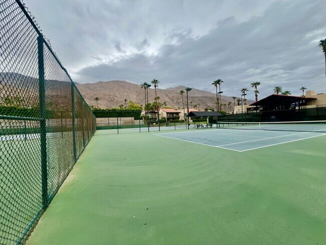 Building Photo - AVAILABLE NOW!! LOVELY - 1 Bed 1 Bath Uppe...